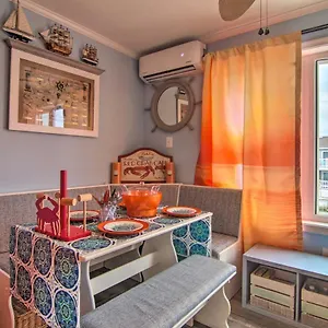 Cozy Ocean Less Than 1 Mile To Beach! Apartment